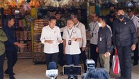 Namun, ternyata Jokowi menepati janjinya lebih cepat. Tak pelak, kondisi ini menunjukkan kedekatan Presiden dengan Mendag. Keakraban Mendag dengan Presiden Jokowi juga terbukti pada banyak kesempatan. Pada kunjungan ke pasar Johar Baru, Jakarta Pusat dan Pasar Rawamangun, Jakarta Timur Jokowi menyampaikan, blusukannya di pasar itu untuk mengecek harga kebutuhan barang pokok jelang lebaran Idul Fitri 1444 Hijriah.
