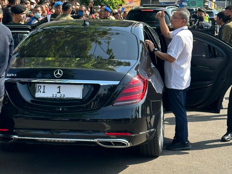 Momen Zulhas Blusukan hingga Satu Mobil dengan Jokowi