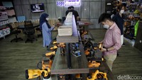 Mengusung tagline your reliable building partner, Mr Safety Group berusaha menawarkan one stop solution melalui keunggulan produk dan layanannya.