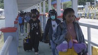 Para pemudik mengaku memilih mudik lebih awal untuk menghindari terjadinya penumpukan pemudik saat jelang hari raya Idul Fitri. ANTARA FOTO/Kornelis Kaha