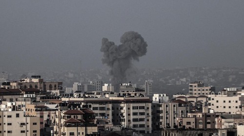 GAZA CITY, GAZA - APRIL 05: Smoke rises following an Israeli airstrike in Gaza City, Gaza on April 05, 2023. Israeli police also raided the Al-Aqsa Mosque complex in East Jerusalem, injuring seven people. (Photo by Ali Jadallah/Anadolu Agency via Getty Images)