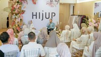 Melihat hal tersebut, pelopor e-commerce fesyen muslim Hijup kembali membuat inovasi dengan membuka toko di Kemang Jakarta.