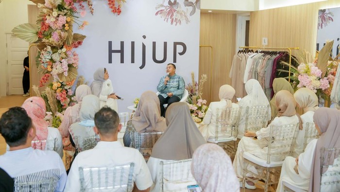 Pasar Industri Fesyen di Indonesia Terus Tumbuh Industi fesyen di Indonesia terus tumbuh pesat dalam beberapa tahun terakhir. Termasuk juga industri busana muslim.