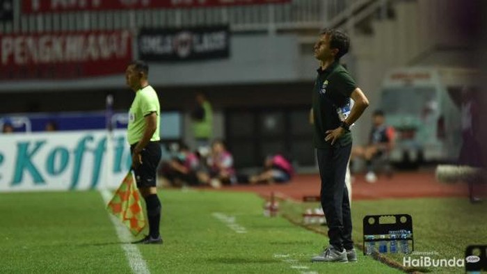 Pelatih Persib Bandung Luis Milla saat laga Persib vs Persis, Selasa (4/4/2023).