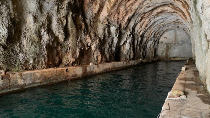 Bekas Pangkalan Angkatan Laut Yugoslavia ini dulunya Tempat penyembunyian kapal perang dan kapal selam. Begini penampakannya sekarang.