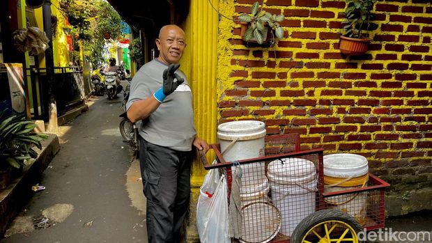 Pengelolaan sampah di Kampung Cibunut, Kota Bandung.