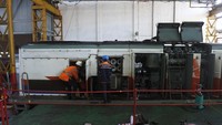PT KAI Daop 9 Jember melakukan perawatan lokomotif sebelum digunakan di masa angkutan Lebaran 2023. ANTARA FOTO/Seno.