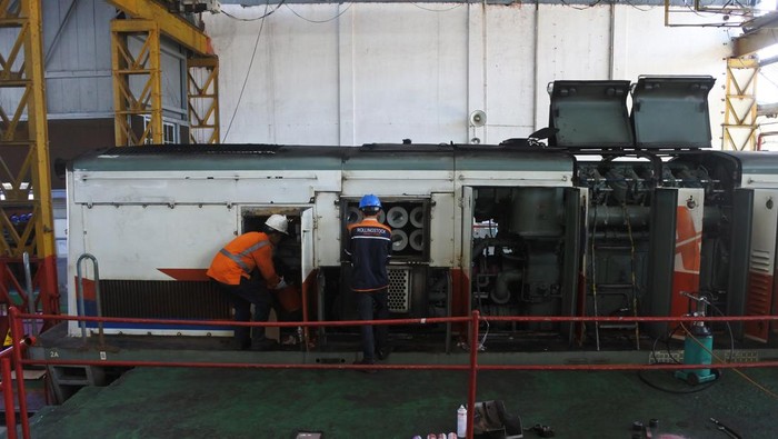 PT Kereta Api Indonesia melakukan perawatan lokomotif dan rel kereta api. Hal ini dilakukan untuk menghadapi masa angkutan lebaran 2023.