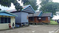 Pada awal tahun 2002, jemaah An-Nadzir yang terdiri 60 KK hijrah dari Palopo dan membangun perkampungan di Gowa. Mulanya mereka mendirikan barak-barak yang dihuni 4-5 KK. (Foto: Urwatul Wutsqaa/detikSulsel)