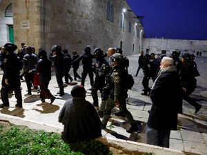 Lebanon Tembakkan Roket ke Israel Buntut Penyerangan Masjid Al Aqsa
