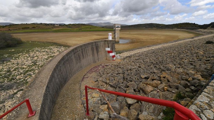 A picture taken on on April 4, 2023, shows the dry Chiba dam near the city of Korba in northeastern Tunisia. - The North African country's dams are at critical lows following years of drought, exacerbated by pipeline leaks in a decrepit distribution network. (Photo by FETHI BELAID / AFP) (Photo by FETHI BELAID/AFP via Getty Images)