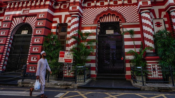 A general view of the Red Mosque (Jami Ul-Alfar Mosque) in Colombo, Sri Lanka, on April 5, 2023. (Photo by Thilina Kaluthotage/NurPhoto via Getty Images)