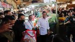 Potret Jokowi dan Zulhas Blusukan Cek Harga Pangan di Pasar
