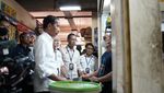 Potret Jokowi dan Zulhas Blusukan Cek Harga Pangan di Pasar