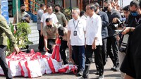Presiden Joko Widodo (Jokowi) pagi ini blusukan ke Pasar Rawamangun, Jakarta Timur.