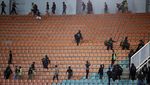 Potret Kericuhan Suporter di Stadion Pakansari Bogor
