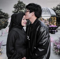 Rumah tangga Aurel dan Atta sendiri selalu terlihat harmonis. Sejak menikah pada April 2021 hingga kini, Atta dan Aurel selalu kompak bersama. Foto: Instagram: @attahalilintar