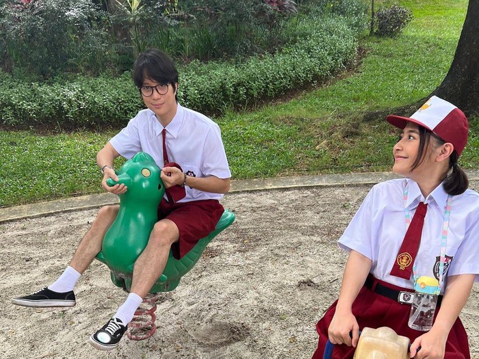 Prilly Latuconsina jadi anak SD.