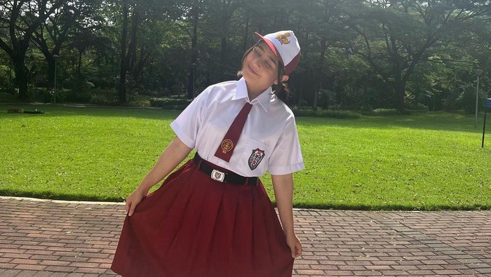 Prilly Latuconsina jadi anak SD.
