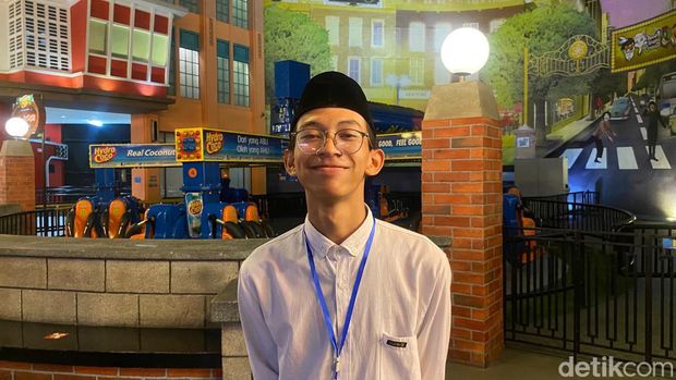 Ratusan santri dari berbagai wilayah di Jawa Barat ngabuburit di Trans Studio Bandung (TSB), Rabu (5/4/2023)