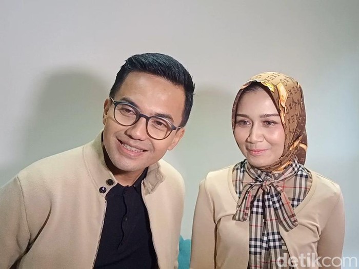 Sahrul Gunawan dengan kekasih baru.