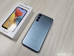 Unboxing Galaxy M14 5G, HP Samsung Rp 2 Jutaan Baterainya Besar