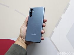 Unboxing Galaxy M14 5G, HP Samsung Rp 2 Jutaan Baterainya Besar