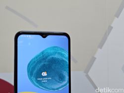 Unboxing Galaxy M14 5G, HP Samsung Rp 2 Jutaan Baterainya Besar