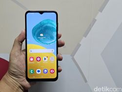 Unboxing Galaxy M14 5G, HP Samsung Rp 2 Jutaan Baterainya Besar