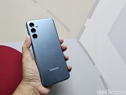 Unboxing Galaxy M14 5G, HP Samsung Rp 2 Jutaan Baterainya Besar