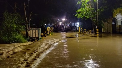 Sejumlah wilayah di Labuan Bajo, Manggarai Barat,  NTT, terendam banjir, Selasa (4/4/2023). Ketinggian air mencapai satu meter.
