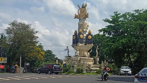 Simpang Tugu Adipura yang menjadi salah satu titik pendirian Pos Pelayanan saat Operasi Ketupat Agung 2023 pada musim mudik tahun ini. (Chairul Amri Simabur/detikBali)