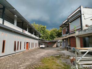 Penghuni Kos di Ngawi Terjebak gegara Pagar Digembok Orang Ngaku Pemilik