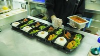 Kafe legenda yang sudah berdiri selama 32 tahun ini tentunya terus berinovasi demi memberikan yang terbaik untuk para pelanggan dengan ragam menu menarik yang sayang untuk dilewatkan. 