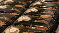 Tak hanya itu, demi mempertahankan warisan OHLALA selalu hadir lebih baik, menarik dan inovatif. Terobosan baru OHLALA hadir dalam bentuk paket menu katering.