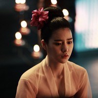 Di tahun yang sama, Lim Ji Yeon menjelma menjadi seorang pelayan yang menyusup ke istana dalam film The Treacherous. Foto: Instagram