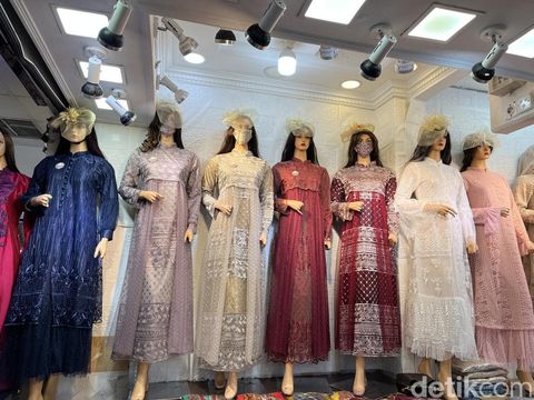 Tren baju lebaran di Tanah Abang tahun 2023.