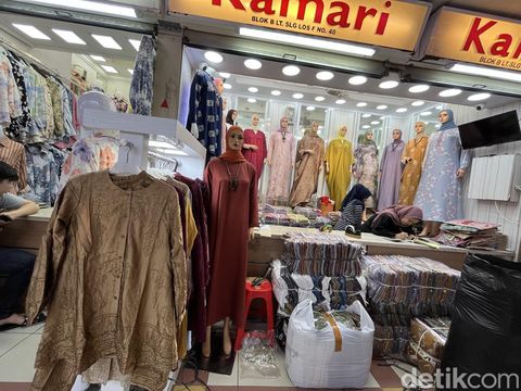 Tren baju lebaran di Tanah Abang tahun 2023.