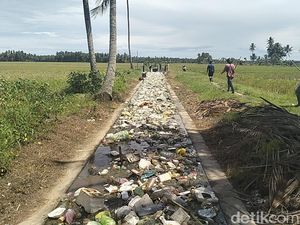 Dalih Bupati Polman Sampah Menumpuk di Irigasi karena Armada Pengangkut Minim