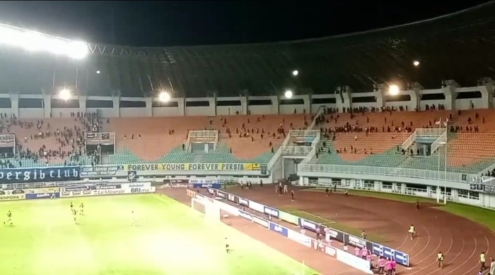 Viral Ricuh Suporter di Stadion Pakansari Bogor (Foto: dok istimewa)