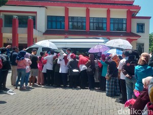 Mobil Penukaran Uang BI di Klaten Diserbu Warga, Ada yang Tak Kebagian