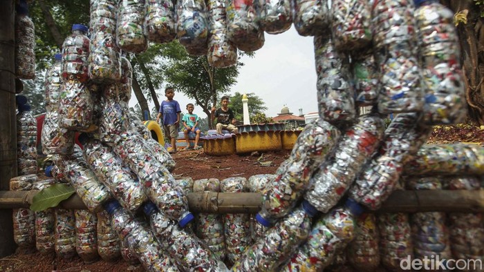Wow! Ada Monas Mini di BKT Jaktim Taman Unggulan Terpadu, di jalan Inspeksi Kanal Banjir Timur, Duren Sawit, Jaktim, tengah dibangun. Taman ini cukup unik karena memiliki miniatur monas.