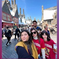 Wulan Guritno saat ini sedang menghabiskan waktunya untuk berlibur di Jepang. Tak sendirian, ia mengajak kekasihnya, Sabda Ahessa dan ketiga anaknya untuk berlibur bersama. Foto: Instagram/@wulanguritno