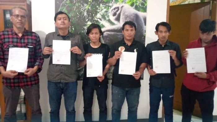 Aksi pendaki menyalakan bom asap di puncak Gunung Gede Pangrango sempat membuat para pecinta alam gusar. Para pendaki tersebut menyampaikan permintaan maaf. (IG @bbtn_gn_gedepangrango)