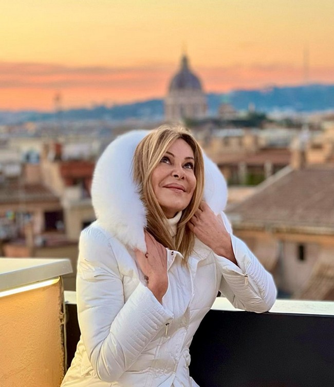 Bayi perempuan tersebut dikandung pada Juni 2022 dan lahir pada 20 Maret 2023 di Miami, Florida. Bayi bernama Ana Sandra itu akan didaftarkan di konsulat Spanyol di tengah kelahirannya yang jadi kontroversi di negaranya. Foto: dok. Instagram/@ana_obregon_oficial