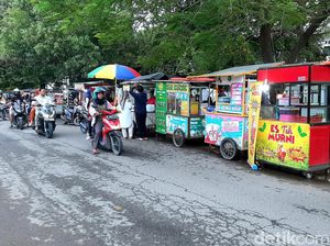 Surga Jajanan Ramadan di Karangpawitan Karawang