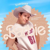 Scott Evans Sebagai KenAktor asal AS ini juga berperan sebagai Ken versi rambut cokelat dan berpenampilan bak cowboy. Foto: Instagram @barbiethemovie