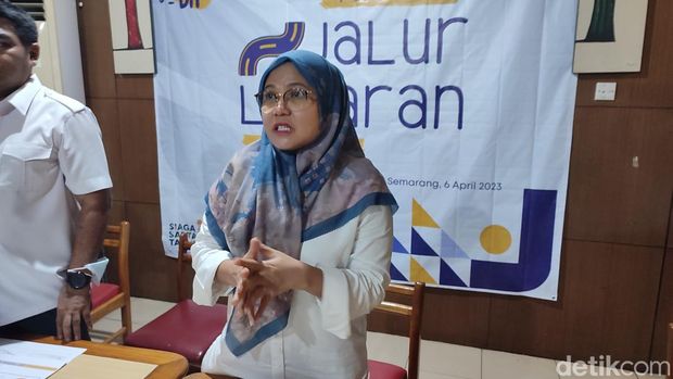 Kepala Balai Besar Pelaksanaan Jalan Nasional Jawa Tengah dan DI. Yogyakarta (BBPJN Jateng DIY) Wida Nurfaida saat menggelar jumpa pers di Tembalang, Semarang, Kamis (6/4/2023).
