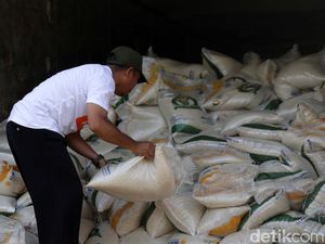 Penerima Bantuan Beras Miskin Brebes Dikutip Rp 10 Ribu, Ini Kata Bulog