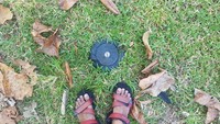 Sprinkler penyemprot air otomatis, sisa kejayaan lapangan golf masa lalu.